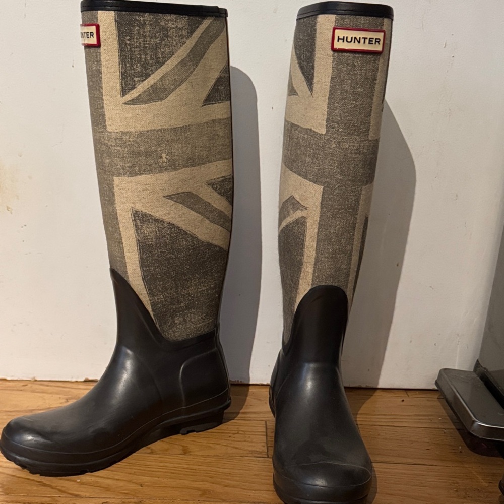 Hunter Tall Rain Boots in Black and Beige Union Jack Canvas